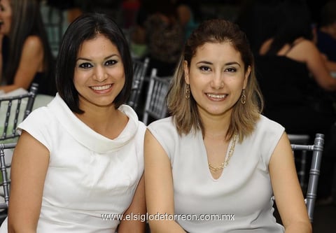 16052014 FESTEJAN SU DíA.  Paulina y Jéssica.