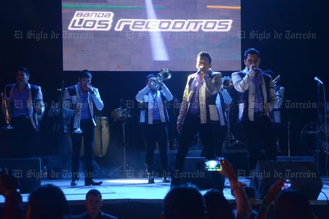 La banda tocó durante más de dos horas.