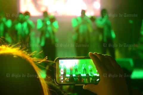 Los Recoditos hicieron vibrar a los laguneros con su repertorio y sus más grandes éxitos como Mientras tú jugabas, Mi último deseo, Ando bien pedo, La escuelita y Cuando te entregues a él.