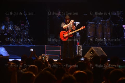 Entre canción y canción daban la bienvenida al público, para convertirlos en "adictos" del Duelo.