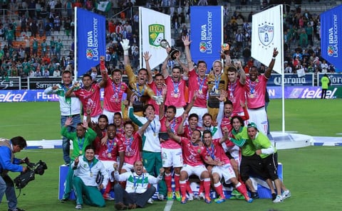 Los Esmeraldas de León se alzaron con el título del Clausura 2014 del futbol mexicano, al vencer 2-0 a los Tuzos del Pachuca, en duelo disputado en la “bella airosa”.