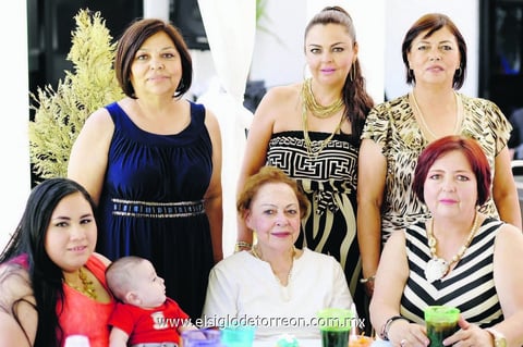 18052014 EN UNA COMIDA.  Alicia, Magdalena, Alicia, Pamela, Luis, Mayra y Antonieta.