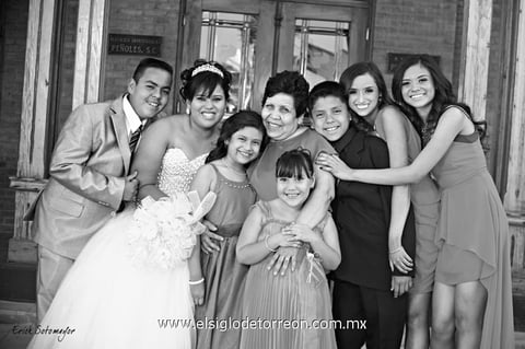 18052014 Hermanos Lupita y Gerardo Olvera Esqueda en compañia de su abuelita, Carolina Flores, y sus primos, Gerardo, Lupita, Lizbeth, Paty, Jorge, Brenda y Karla.
