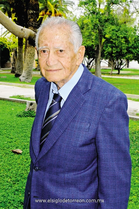 18052014 CUMPLE CIEN AñOS.   Don Ramón Sandoval Gallegos.