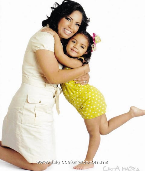18052014 LINDA POSTAL.  Rocío y Marce.