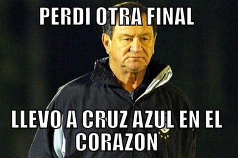 Enrique Meza dirigió al Cruz Azul, equipo con el que perdió una final y motivo por el cual algunos aficionados de Pachuca atribuyen una nueva derrota en la última instancia de la liguilla.