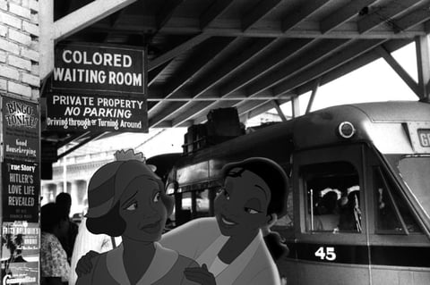 Tiana  de La Princesa del Sapo fue retratada como víctima de la discriminación y el racismo.