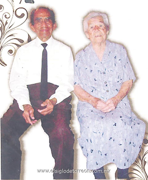 26052014 Sr. Francisco Dávila  Alatorre y Sra. Eulalia Flores de Dávila, festejando su aniversario de bodas número 72 el pasado 26 de abril de 2014.