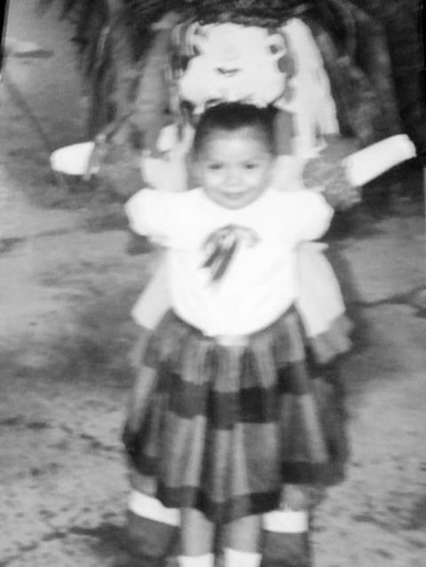 25052014 La pequeÃ±a Luz Elena Castro Pineda festejando su cumpleaÃ±os nÃºmero cinco en 1994.