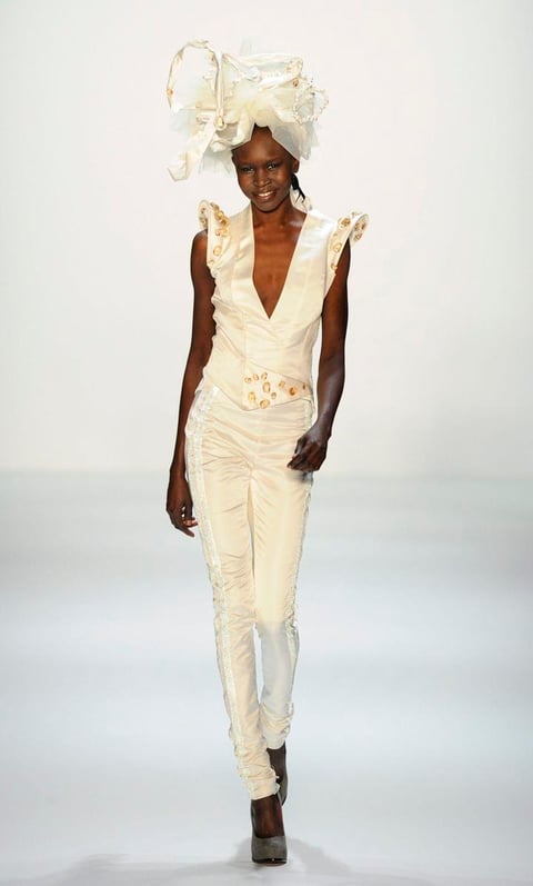 La modelo sudanesa Alek Wek aparece en la cuarta posición, con 18 millones de euros.