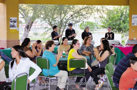 25052014 Alumnos pusieron su máximo esfuerzo en este restaurante.