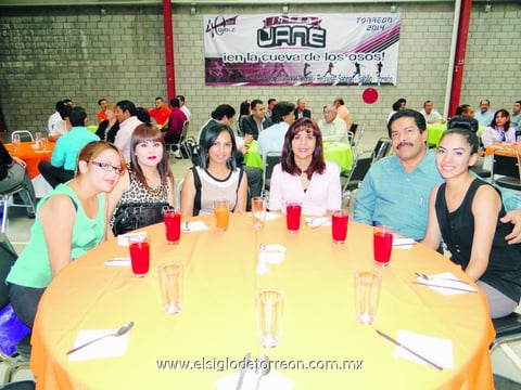 25052014 Algunos de los invitados a la celebración.