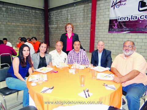25052014 Asistentes al festejo.