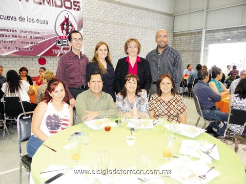 25052014 Martha Silvia Argüelles con varios maestros.