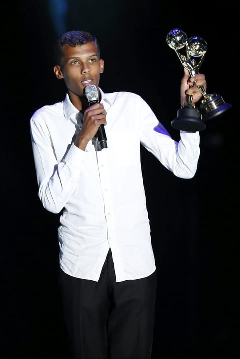 El cantante belga Paul van Haver aka Stromae se alzó como el artista del año.
