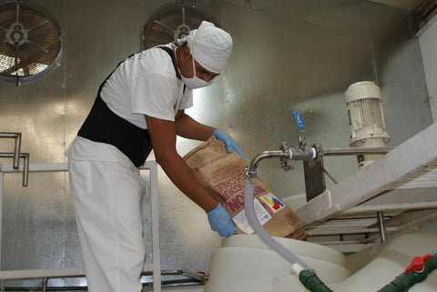 Dichas áreas, englobadas bajo la razón social “Comercializadora Pecuaria de México”, son las encargadas del proceso de fabricación y distribución de la línea de productos Mediker.