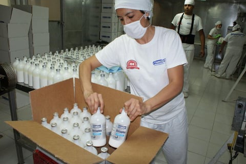 La planta concentra sus departamentos administrativos, de laboratorio, área de producción, embalaje y bodega de distribución.