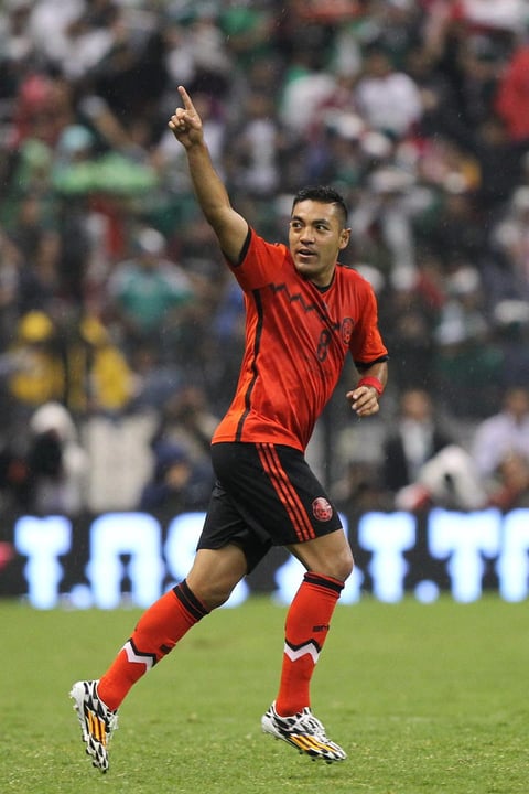 Y como el arquero israelí fue partícipe de la gran fiesta, Marco Fabián probó con otro disparo de media distancia para sellar con el 3-0 el triunfo que llenó de alegría a los miles de aficionados que estuvieron a punto de llenar el Estadio Azteca.