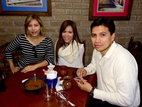29052014 Alejandra y Yadira con sus hijos, Paquito y Gina.