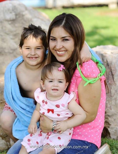 30052014 Chirris con su mamá Emma.