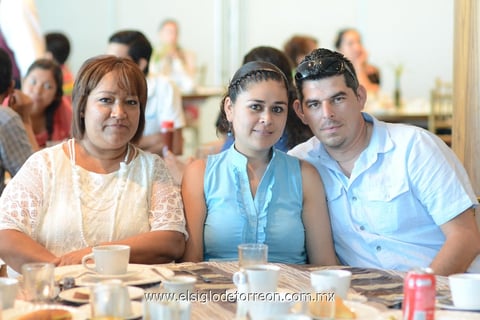 30052014 Guadalupe, Jéssica y Alfredo.