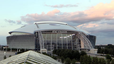 La práctica se llevó a cabo en el espectacular estadio de los Vaqueros de Dallas.