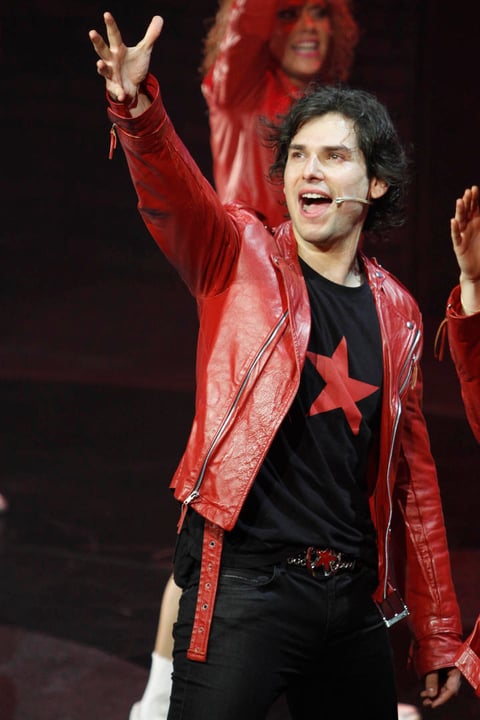 Alan Estrada, quien protagoniza el musical, junto con el productor Alejandro Gou, agradeció al público el apoyo y la acogida que le ha dado a la puesta en escena que se presenta en el Teatro Aldama.