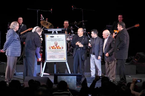 Los actores Jorge Ortiz de Pinedo, Sergio Corona, Rafael Inclán, Mauricio Herrera y Carlos Espejel reconocieron a Polo Polo, como el único “Rey de los chistes”, en el marco de sus 40 años de trayectoria.