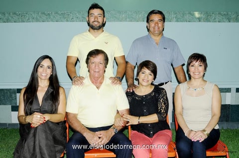 01062014 Sres. Samaniego con sus hijos Anabel, Lorena, Ramón, Pepe y Luis (f).- Annel Sotomayor Fotografía