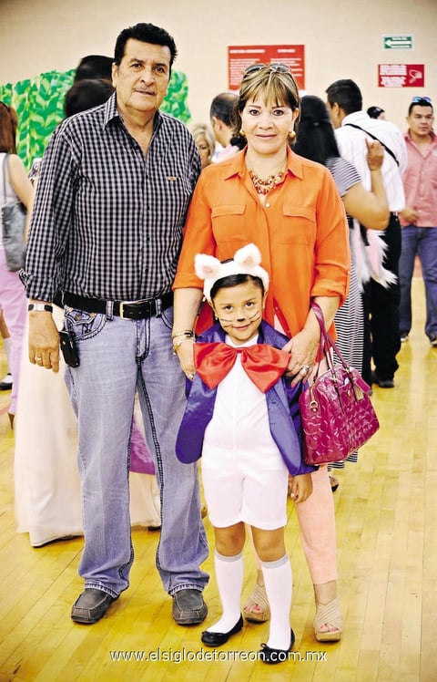 02062014 EN FESTEJO ESCOLAR.  Andrés, Romina y Rosy.