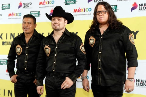 La agrupación Voz de mando se presentó para tocar junto a Kinky.