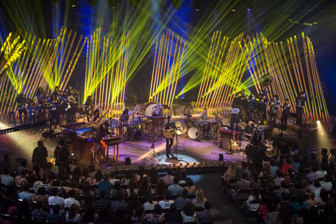 Con invitados especiales como Carla Morrison y La Mala Rodríguez, la agrupación mexicana Kinky grabósu concierto MTV Unplugged, en el que dejó a un lado el rock, para satisfacer con su música en versión acústica.