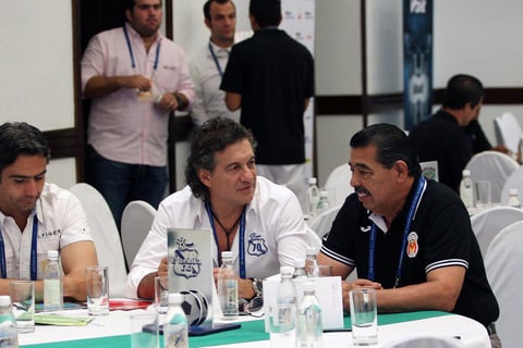 Rubén Omar Romano analizando refuerzos para Puebla.