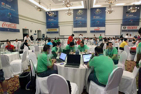 Alejandro Irarragorri comanda la mesa de Santos Laguna en el Draft.