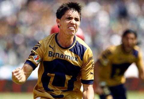 Luego de varios años de rondarlo, Rayados logró el fichaje del zaguero Efraín 'Chispa' Velarde, quien cambia por primera vez de equipo en su carrera dejando atrás a los Pumas.
