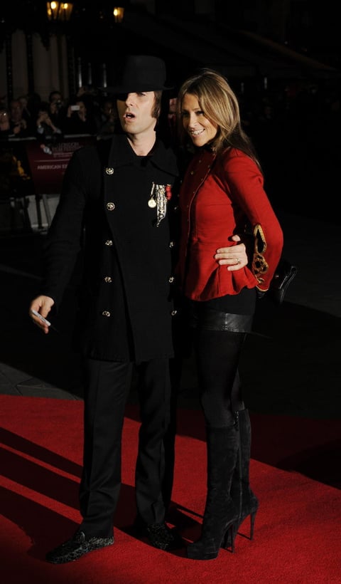 El cantante de la banda británica Oasis, Liam Gallager, se divorció de la cantante Nicole Appleton tras seis años de matrimonio, después de haber reconocido su adulterio, se confirmó en abril pasado.