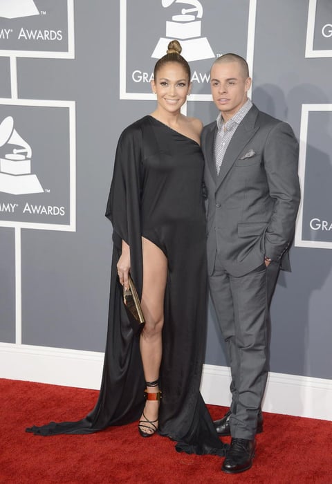Jennifer Lopez ha roto con su novio, el bailarín Casper Smart, después de dos años y medio de relación, publicaron este viernes diferentes medios locales.