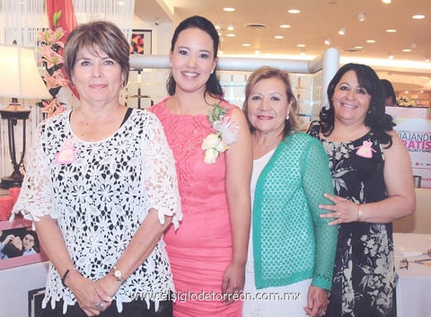 07062014 Amigas de la festejada le desearon lo mejor para su nueva etapa de casada.