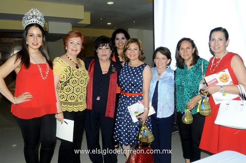 08062014 Lic. Laura R. de Carrillo, acompañada de su esposo, el Sr. Mario Carrillo.