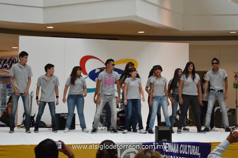 08062014 Alumnos dieron su máximo esfuerzo sobre el escenario.
