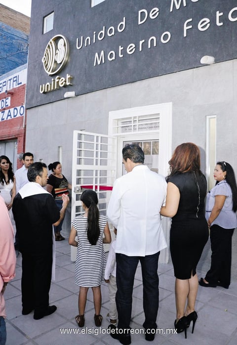 08062014 Amigos y familiares muy atentos en esta grata celebración.