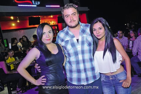 08062014 EN AMENA VELADA.  Fernanda, Alejandro y Susy.