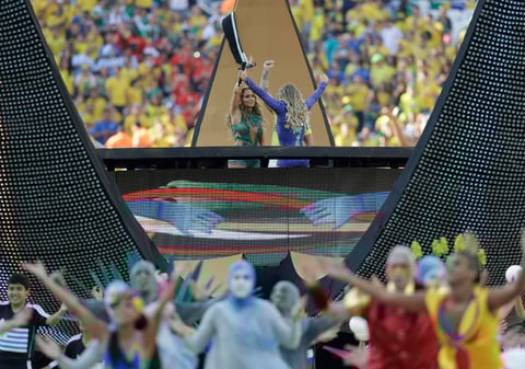 Jennifer López, Pitbull y Claudia Leitte interpretaron el tema oficial del Mundial "We Are One (Ole Ola)".