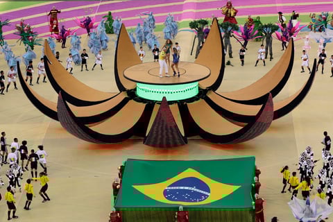 Con danza, música, vestimenta típica y elementos tradicionales, Brasil dio parte de una manifestación artística que representa su país durante el evento inaugural del Mundial 2014.