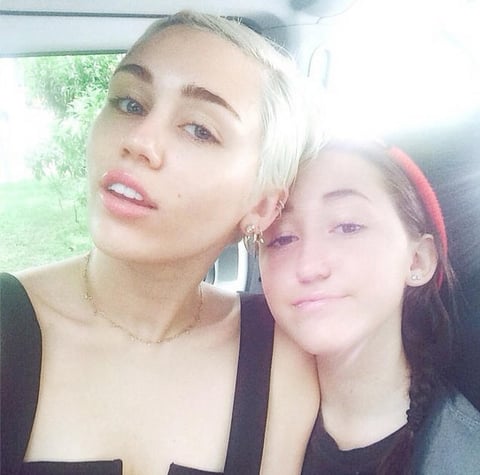 En repetidas ocasiones, Miley Cyrus ha lucido su rostro natural.