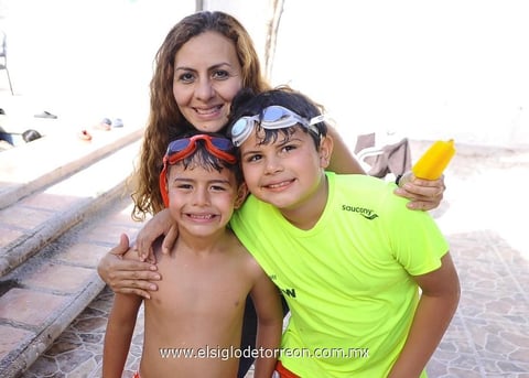16062014 Gabriela, Santiago y Emiliano.