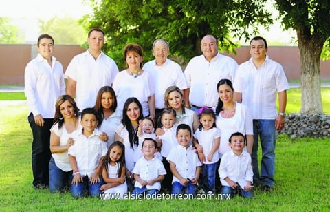 17062014 AMENA REUNIóN.  Integrantes de la Familia Suárez.