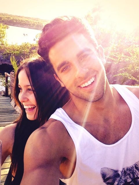 El tercer hombre más guapo del mundo es pareja sentimental de la actriz Natasha Dupeyrón.