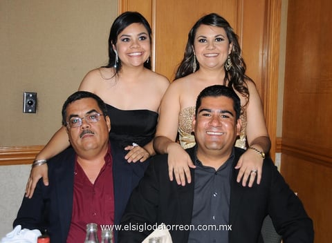 Hugo César Monteverde, Martha Monteverde, Juan Manuel García y Liliana Monteverde de García.