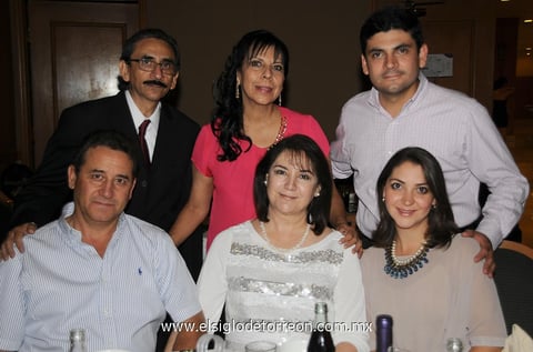 Juan, Fany, Daniel, Alfredo, Patricia y Paty.